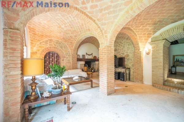 casa indipendente in vendita a Rieti in zona Castelfranco