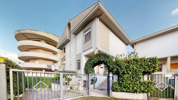 casa indipendente in vendita a Rieti in zona Campoloniano