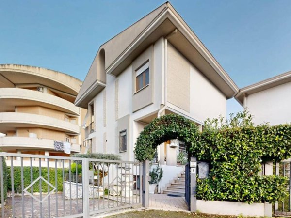 casa indipendente in vendita a Rieti in zona Campoloniano