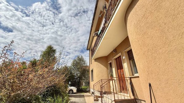 casa indipendente in vendita a Rieti in zona Vazia