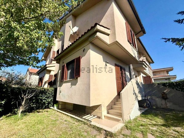 casa indipendente in vendita a Rieti