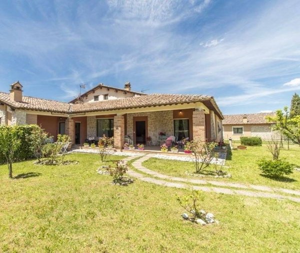 casa indipendente in vendita a Rieti in zona Case San Benedetto