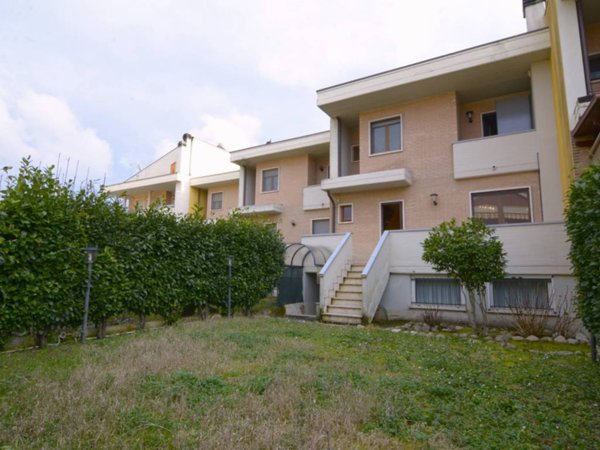 casa indipendente in vendita a Rieti