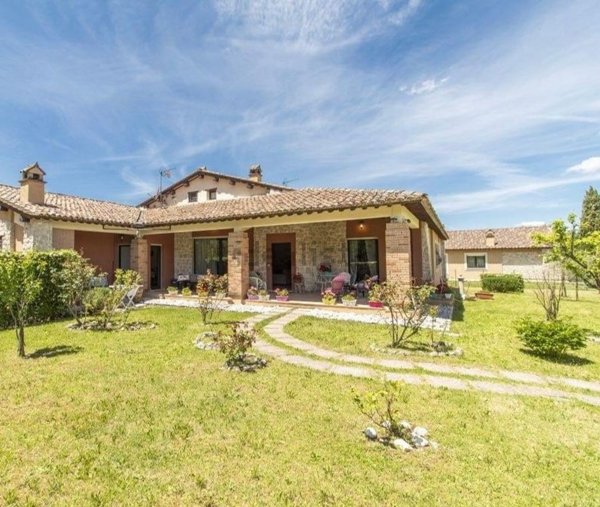 casa indipendente in vendita a Rieti in zona Case San Benedetto