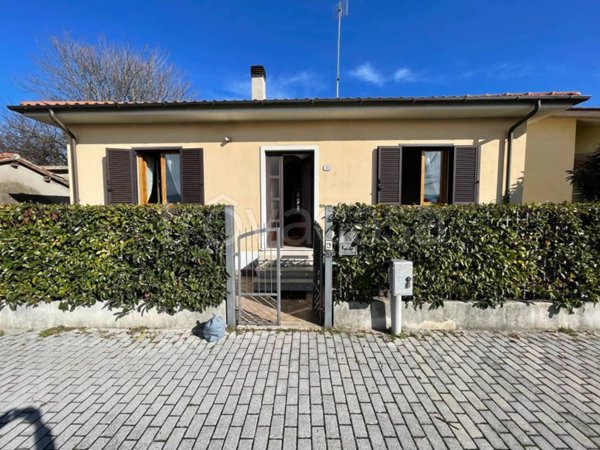 casa indipendente in vendita a Rieti