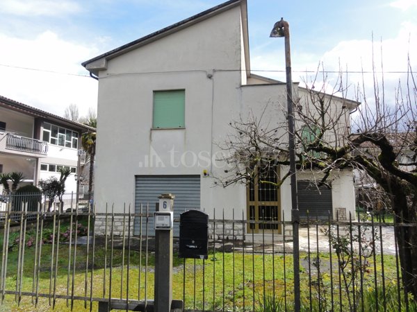 casa indipendente in vendita a Rieti