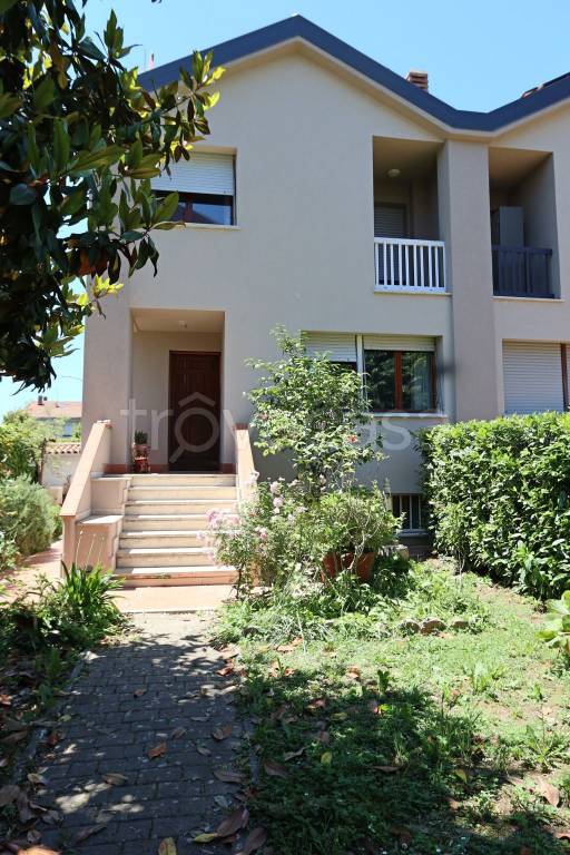 casa indipendente in vendita a Rieti