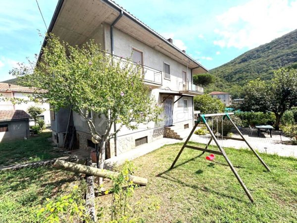 casa indipendente in vendita a Rieti in zona Lisciano
