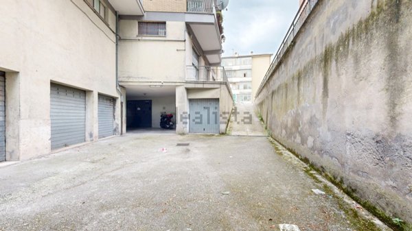 locale di sgombero in vendita a Rieti