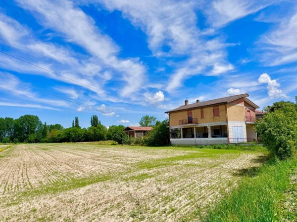 casa indipendente in vendita a Rieti