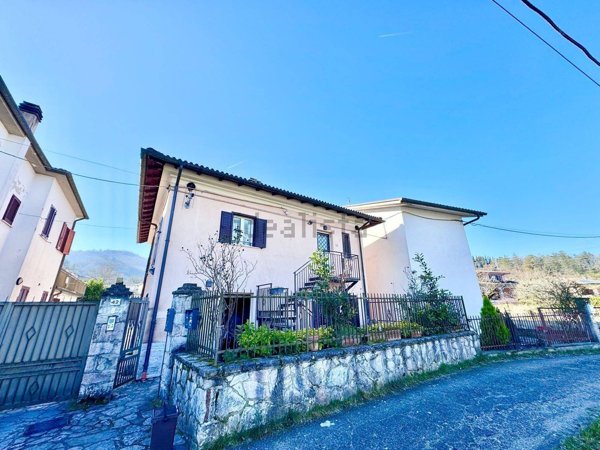 casa indipendente in vendita a Rieti in zona Piani Sant'Elia