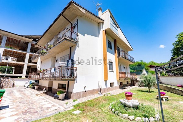 casa indipendente in vendita a Rieti in zona Vazia