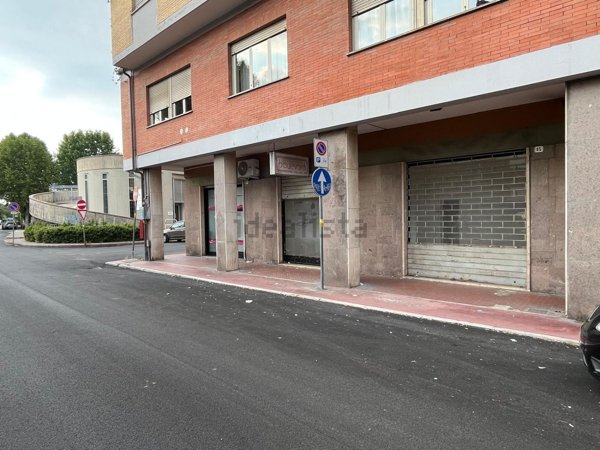 negozio in vendita a Rieti