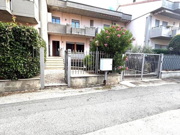 casa indipendente in vendita a Rieti