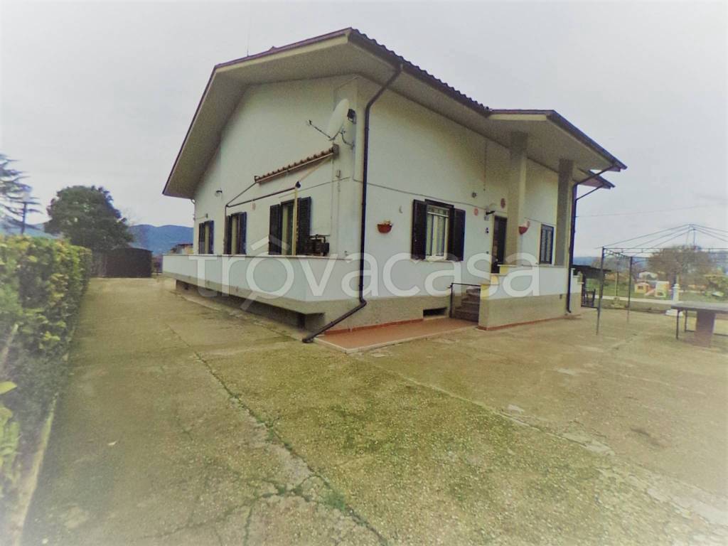 casa indipendente in vendita a Rieti in zona Quattro Strade