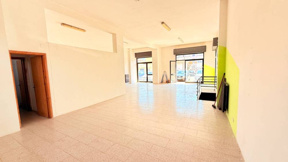 locale commerciale in vendita a Rieti in zona Quattro Strade