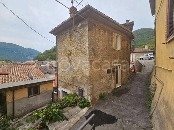 casa indipendente in vendita a Rieti in zona Centro Città
