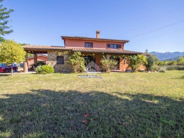 casa indipendente in vendita a Rieti in zona Madonna del Cuore