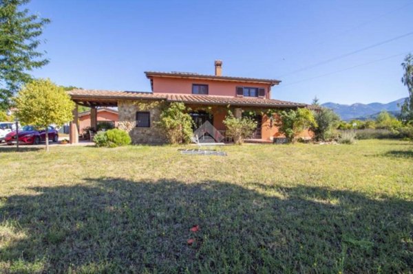 casa indipendente in vendita a Rieti in zona Madonna del Cuore