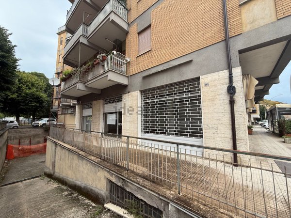 locale commerciale in vendita a Rieti