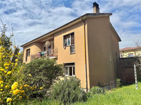 casa indipendente in vendita a Rieti in zona Vazia