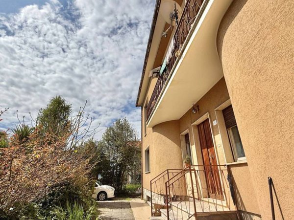 casa indipendente in vendita a Rieti in zona Vazia