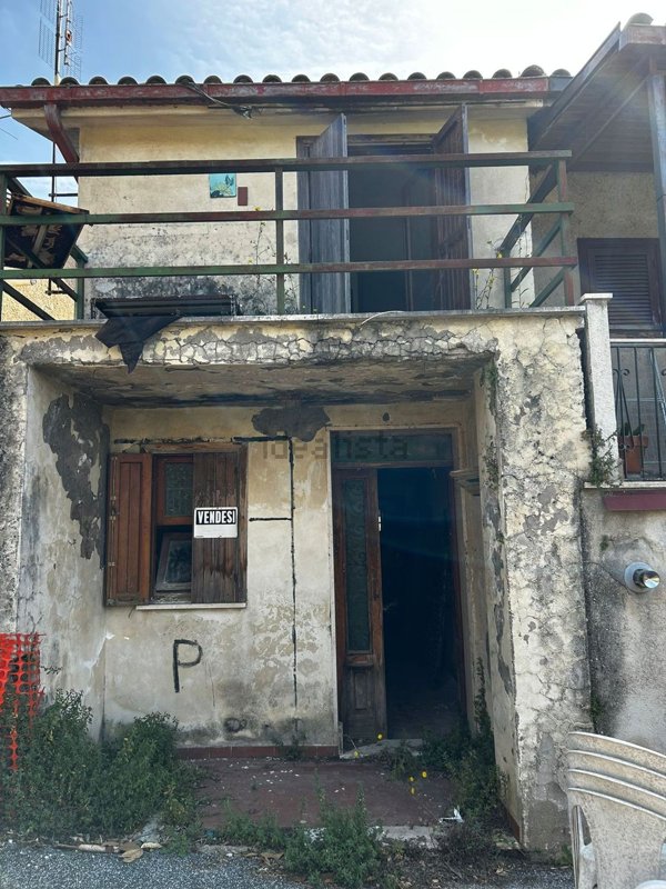 casa indipendente in vendita a Rieti