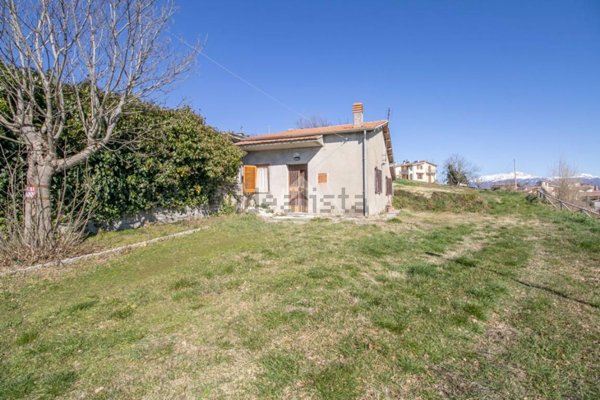 casa semindipendente in vendita a Rieti
