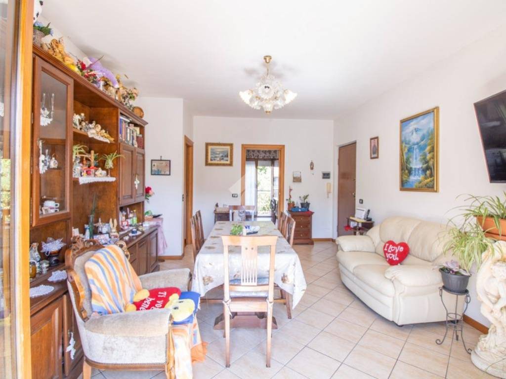 appartamento in vendita a Rieti in zona Campoloniano