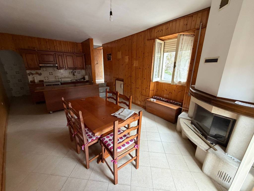 casa indipendente in vendita a Rieti in zona San Giovanni Reatino