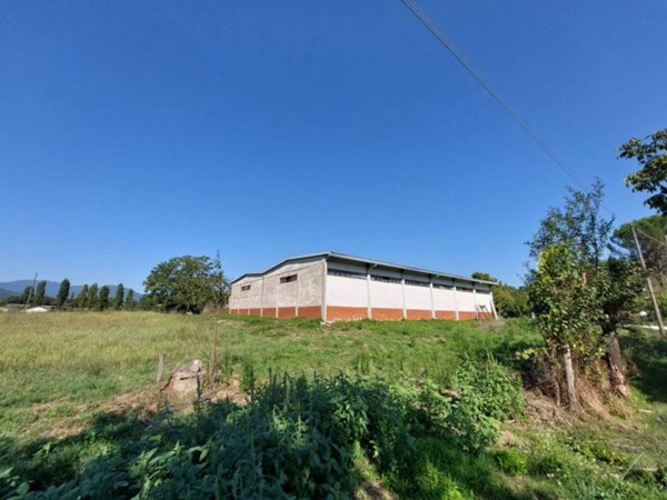 capannone in vendita a Rieti in zona Case San Benedetto