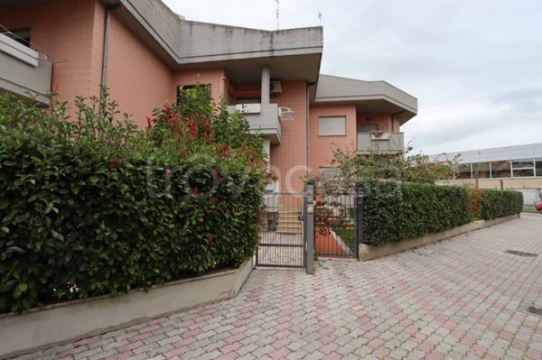casa indipendente in vendita a Rieti in zona Campoloniano