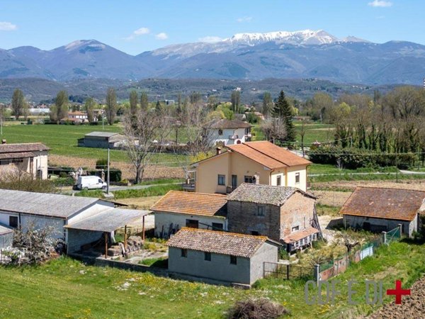 casa indipendente in vendita a Rieti