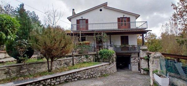 casa indipendente in vendita a Rieti in zona Castel San Benedetto
