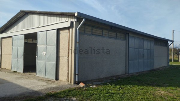 locale di sgombero in vendita a Rieti