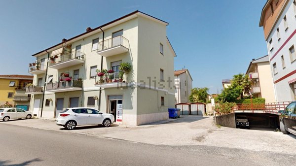 casa indipendente in vendita a Rieti