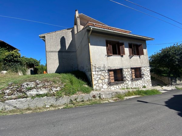 casa indipendente in vendita a Rieti in zona Piani Sant'Elia