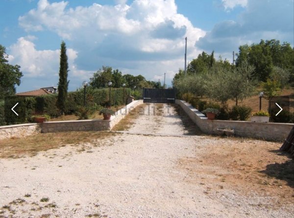 casa indipendente in vendita a Rieti