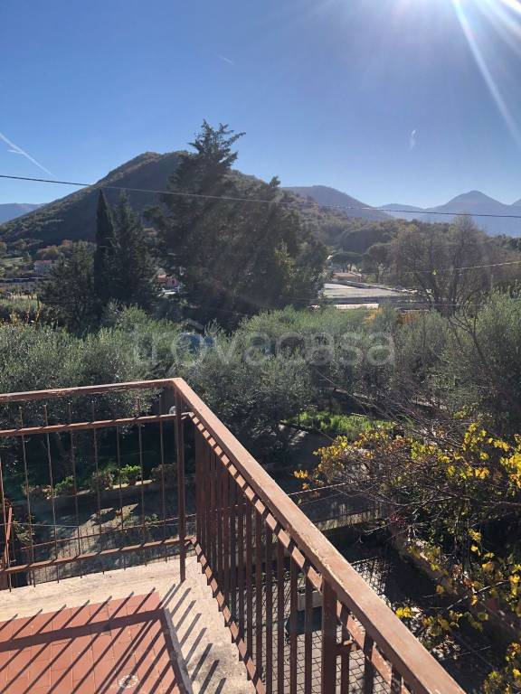 casa indipendente in vendita a Rieti