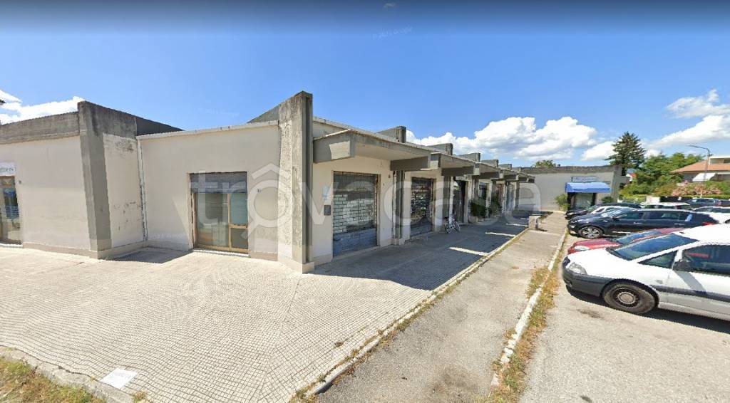 negozio in vendita a Rieti in zona Madonna del Cuore