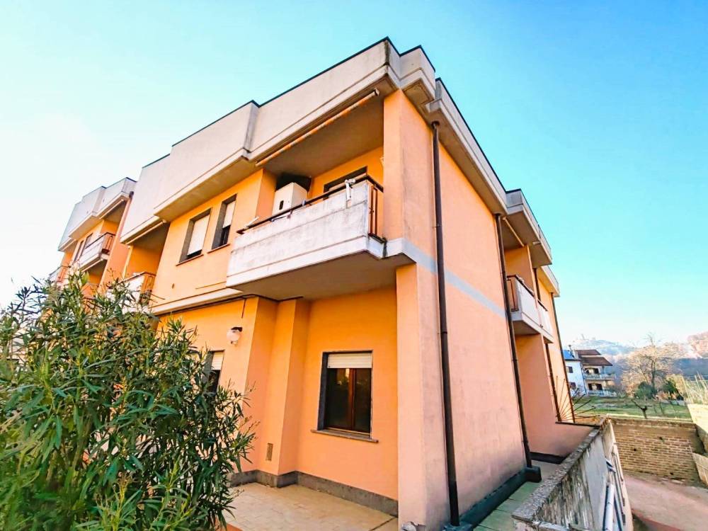 ufficio in vendita a Rieti in zona Vazia