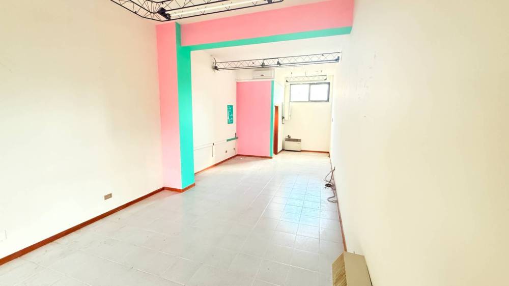 locale commerciale in vendita a Rieti