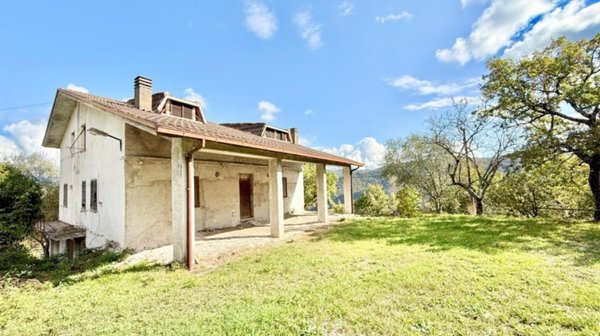 casa indipendente in vendita a Rieti