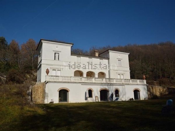 casa indipendente in vendita a Rieti in zona Centro Città