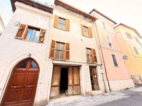 casa indipendente in vendita a Rieti in zona Centro Città