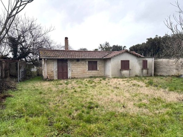 casa indipendente in vendita a Rieti