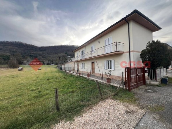 casa indipendente in vendita a Rieti