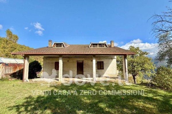 casa indipendente in vendita a Rieti
