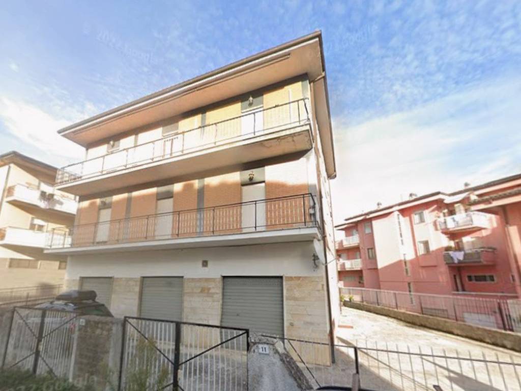 locale commerciale in vendita a Rieti