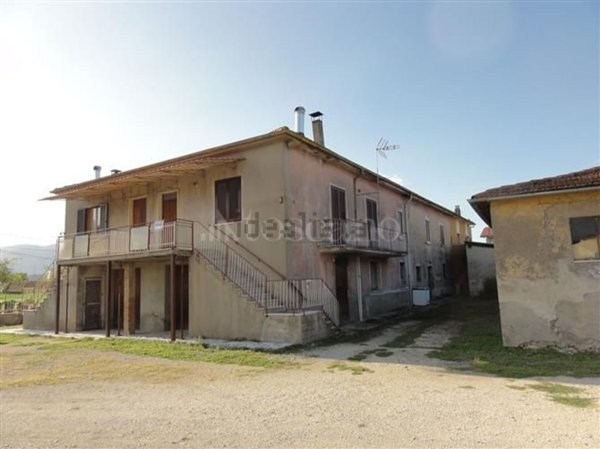 casale in vendita a Rieti in zona Centro Città
